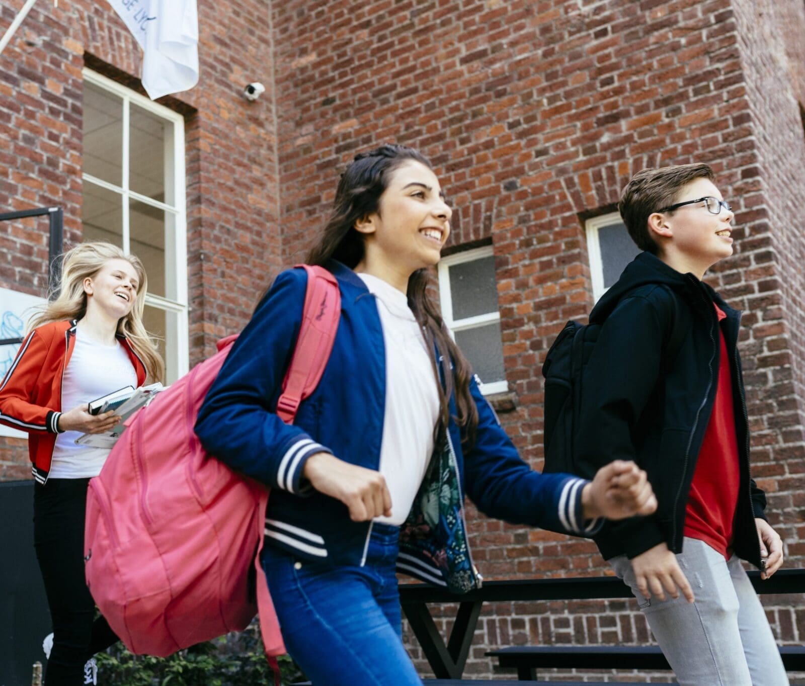 Hoe ervaren brugklassers hun eerste schooljaar?