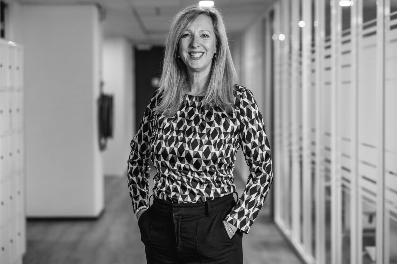 Portret van Pauki de Jong, rector van Luzac Haarlem.