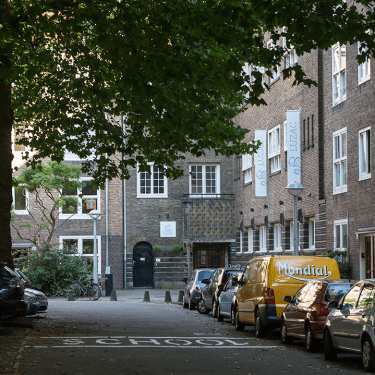 Luzac Amsterdam Lyceum gebouw in Rivierenbuurt.