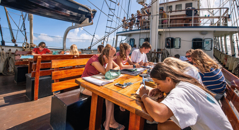 Bo uit Amsterdam zet koers naar avontuur en neemt Luzac mee aan boord